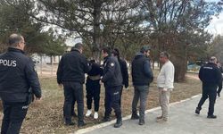 Firari asker kaçtı, polis kovaladı: Kovalamacaya motosiklet sürücüsü de katıldı