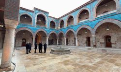 Tokat’ta 18. yüzyıla ait havuz, 800 yıllık Gök Medrese’nin yapısına uygun olarak yerleştirildi