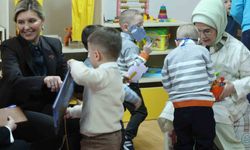 Emine Erdoğan ve Zelenska savaş mağduru çocukları ziyaret etti
