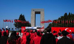 Bakan Bak, Çanakkale’de anma yürüyüşüne katılan gençleri paylaştı