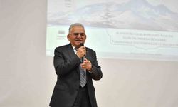 Başkan Büyükkılıç, öğrencilere Kayseri’nin turizm değerlerini anlattı