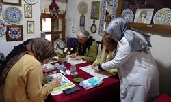 Çinicilik kursu sayesinde hem stres atıyorlar hem de aile bütçesine katkıda bulunuyorlar