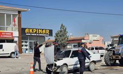 Ehliyetsiz sürücü kaza yaptı: 2 yaralı