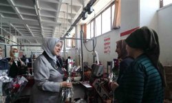 AK Parti Genel Merkez Kadın Kolları Başkanı Ercan, tekstil fabrikasında kadın işçilerle bir araya geldi