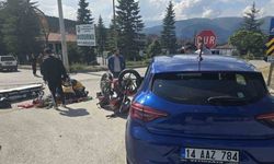 Otomobille çarpışan motosiklet sürücüsü yaralandı