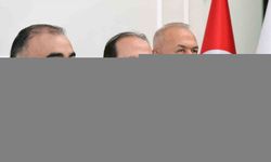 Azerbaycan’ın Ankara Büyükelçisi Mamadov, AFAD personeline işbirliği rozeti takdim etti