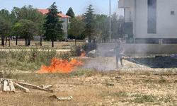 Karaman’da tutuşan inşaat atıkları büyümeden söndürüldü
