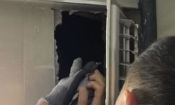 Kuaförün havalandırma boşluğuna sıkışan güvercini itfaiye ekipleri kurtardı