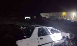 Palete çarpan otomobil tarlaya savruldu: 1 yaralı