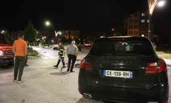 Çarpışan iki Porsche otomobilden birisi takla attı: 2 yaralı