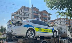 Kazayı inceleyen polisin aracına kontrolden çıkan otomobil çarptı: 1’i polis 3 yaralı