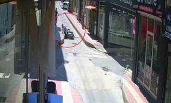 Motosiklet kaydı, yolcusu yaralandı: O anlar kamerada