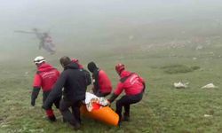 Uçağın enkazındaki yaralı yolcu ve ölen pilotun cenazesi bölgeden helikopterle alındı