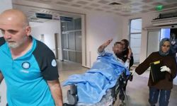 Kalçasından bıçaklanan şahıs yarasını unutup basın mensuplarına küfretti