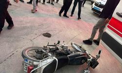 Karapınar’da motosiklet otomobille çarpıştı: 2 yaralı