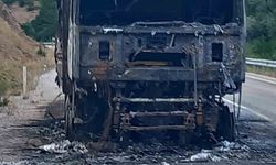 Seyir halindeki çekici alevlere teslim oldu