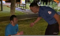 Alkolün etkisiyle parkta sızdı, kendisini uyandıran polise "Türk polisi şerefimizdir, elini öpebilir miyim" dedi