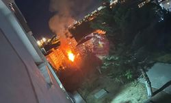 Ankara’da arızalanan kamyon yandı
