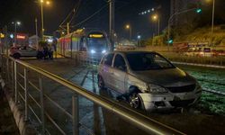 Tramvay yoluna giren alkollü sürücü önce kaçtı sonra geri geldi
