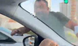Trafikte tartıştığı kadınların otomobilini yumrukladı