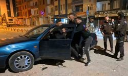 Tükürük yüzünden kavga çıktı, alkollü şahsı yakınları bile sakinleştiremedi