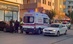 Yola kontrolsüz çıkan otomobil ile motosiklet çarpıştı: 1 yaralı