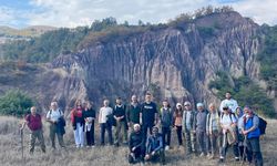 NİDOST Üyeleri Dilim Kayalar’da Doğa Yürüyüşü Yaptı