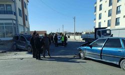 Aksaray’da hafif ticari araç ile otomobil çarpıştı: 7 yaralı