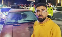 Aksaray’da seyir halindeyken yanan otomobili esnaf söndürdü