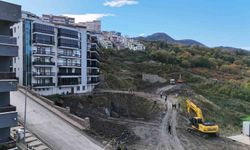 Amasra'da inşaat alanında yaşanan göçüğün ardından 24 dairede yaşayan 70 kişi tahliye edildi