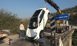 Amasya’da otomobil köprüden Tersakan çayına uçtu: 2 kız çocuğunu vatandaşlar kurtardı
