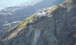 Artvin’de kaya kopması paniğe neden oldu: İki lise tahliye edildi