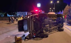 Karaman'da çarpışan iki araçtan biri devrildi: 2 yaralı