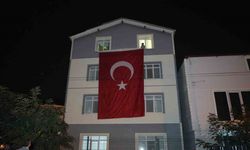 Samsunlu şehidin baba evine Türk bayrağı asıldı