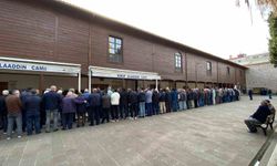 Sinop'ta çöp kamyonunun çarptığı kadın toprağa verildi