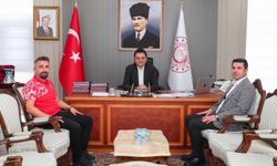 Milli Sporcu Serdar Saçtı, Vali Köklü'ye Hem Davet Etti Hem de Rekorları Anlattı