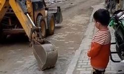 Tokat'ta Kalpleri Eriten İş Makinesi Operatörü