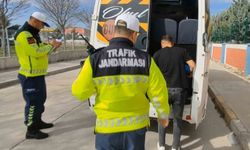 Aksaray'da trafik jandarması okul servislerini aralıksız denetliyor