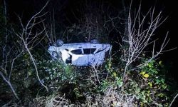 Artvin'de otomobil uçuruma yuvarlandı: 4 yaralı