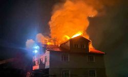 Kastamonu'da yangında bir evin çatısı kullanılamaz hale geldi