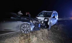 Konya'da otomobil ile hafif ticari araç çarpıştı: 8 yaralı