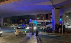 Otomobille hafif ticari araç çarpıştı: 1 yaralı