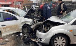 Samsun'da üç aracın karıştığı kaza: 6 yaralı