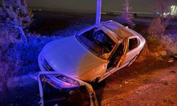 Taklalar atarak şarampole yuvarlanan aracın sürücüsü kazayı hafif sıyrıklarla atlattı