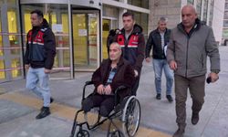 Uyuşturucu ticaretinden 11 yıl ceza yedi, ayakları olmayan hükümlü tekerlekli sandalyeyle cezaevine götürüldü