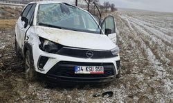 Aniden bastıran dolu ve fırtına kazalara neden oldu: 2 yaralı