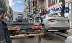 Engelli ve otobüsler için ayrılan alanlara park edilen araçlar çekilip ceza yazıldı