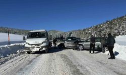 Kartalkaya yolunda 2 cip kafa kafaya çarpıştı