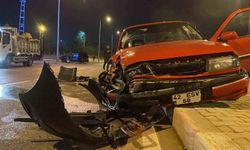 Kaza yapan hafifi ticari aracın radyatörü 30 metre fırladı: 1 yaralı