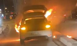 Konya'da seyir halindeki otomobil alev aldı
